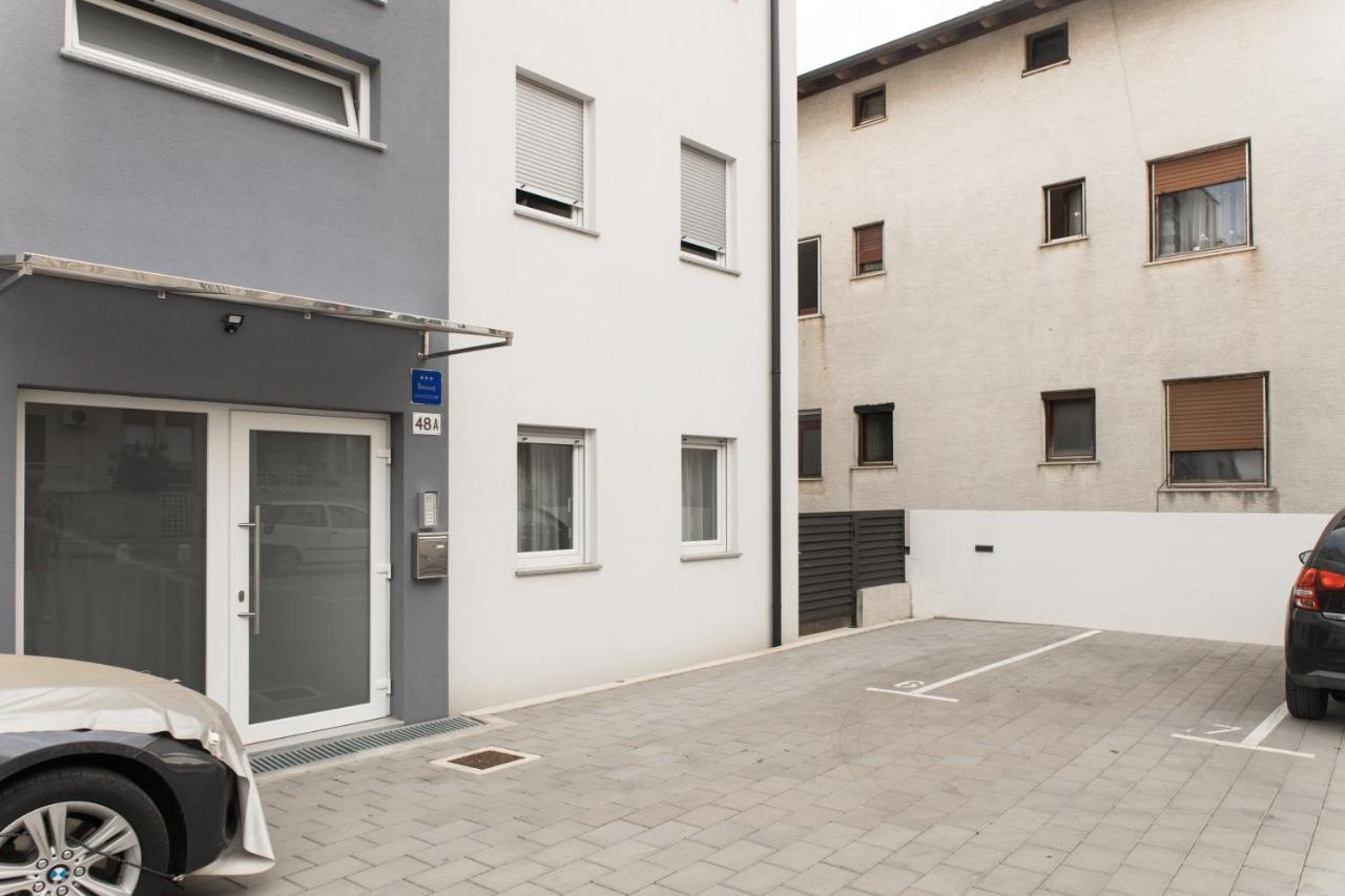 Apartment Zara - Luxury Apartment With Private Pool Exterior foto