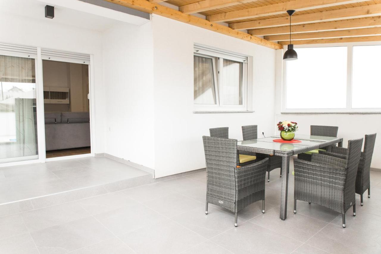 Apartment Zara - Luxury Apartment With Private Pool Exterior foto